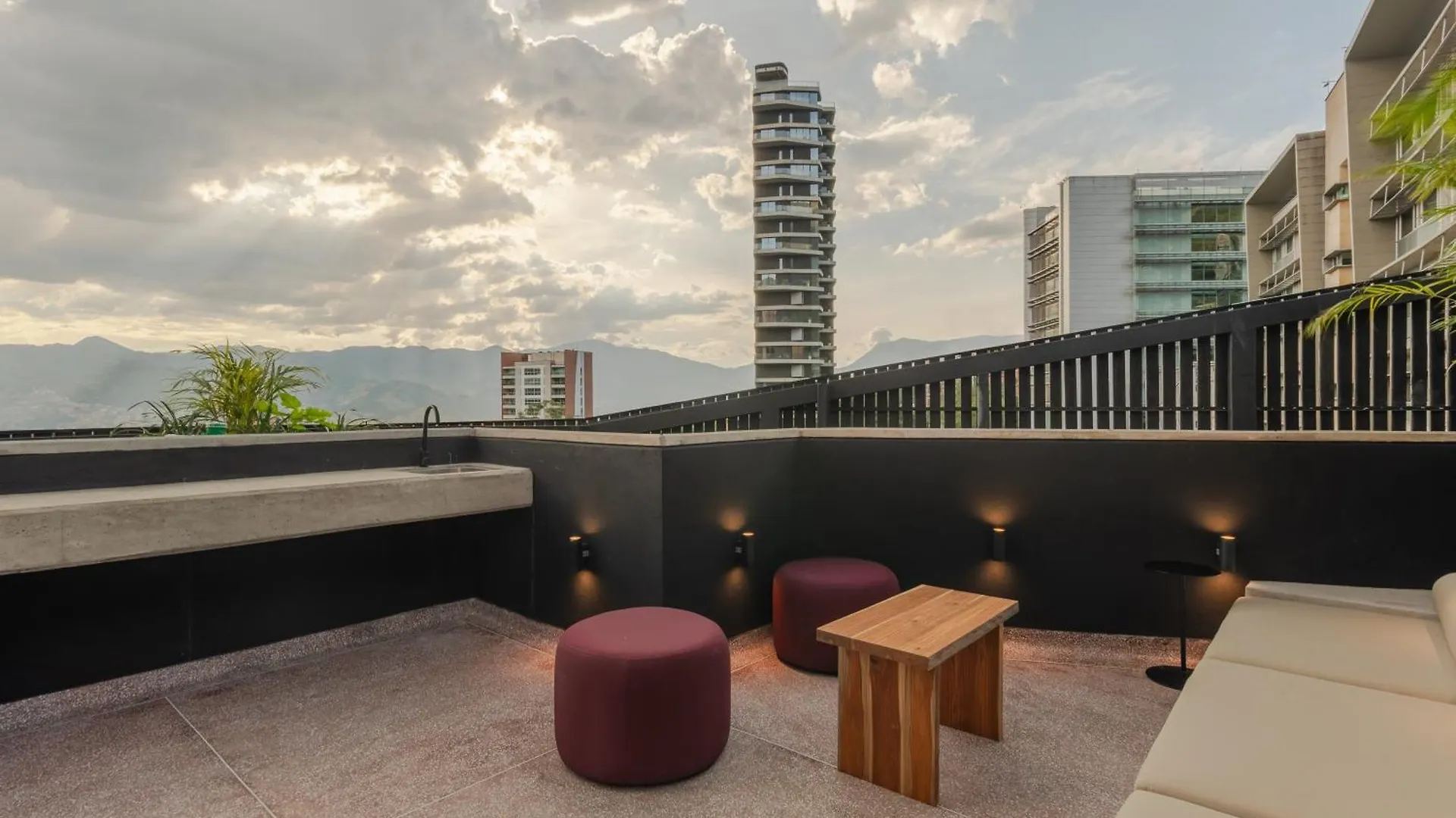Apartment Patito Feo - Poblado Medellín